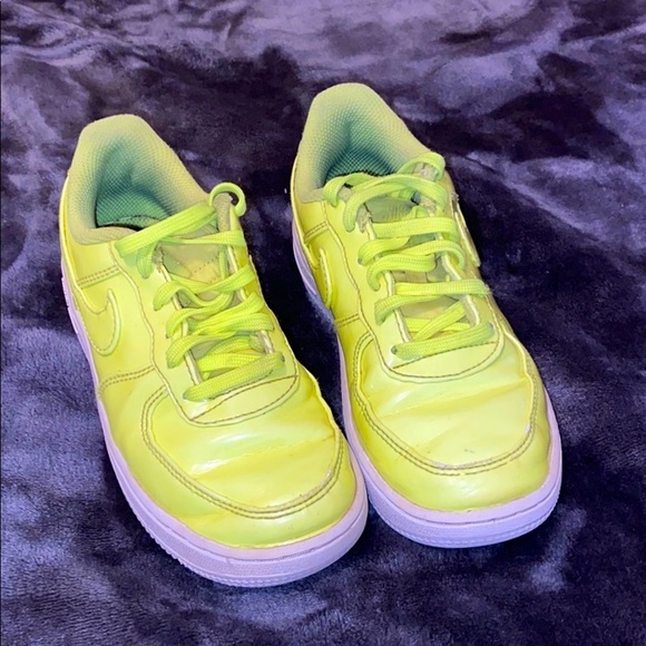 COPY - Nike Air Force 1 Patent Leather LV8 Neon Green - Picture 1 of 5